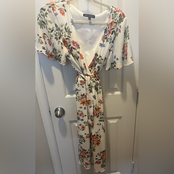One Clothing Dress, Maxi, Wrap Large - in cream with flowers - Picture 3 of 3
